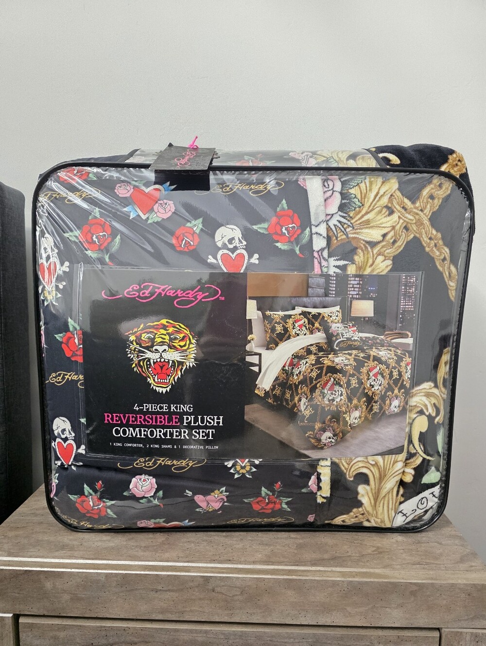 Ed Hardy KING 4-Piece Luxurious Reversible Plush Comforter Set New
